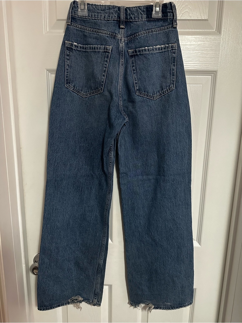 Hollister Ultra High-Rise Baggy Jeans - Picture 2 of 4